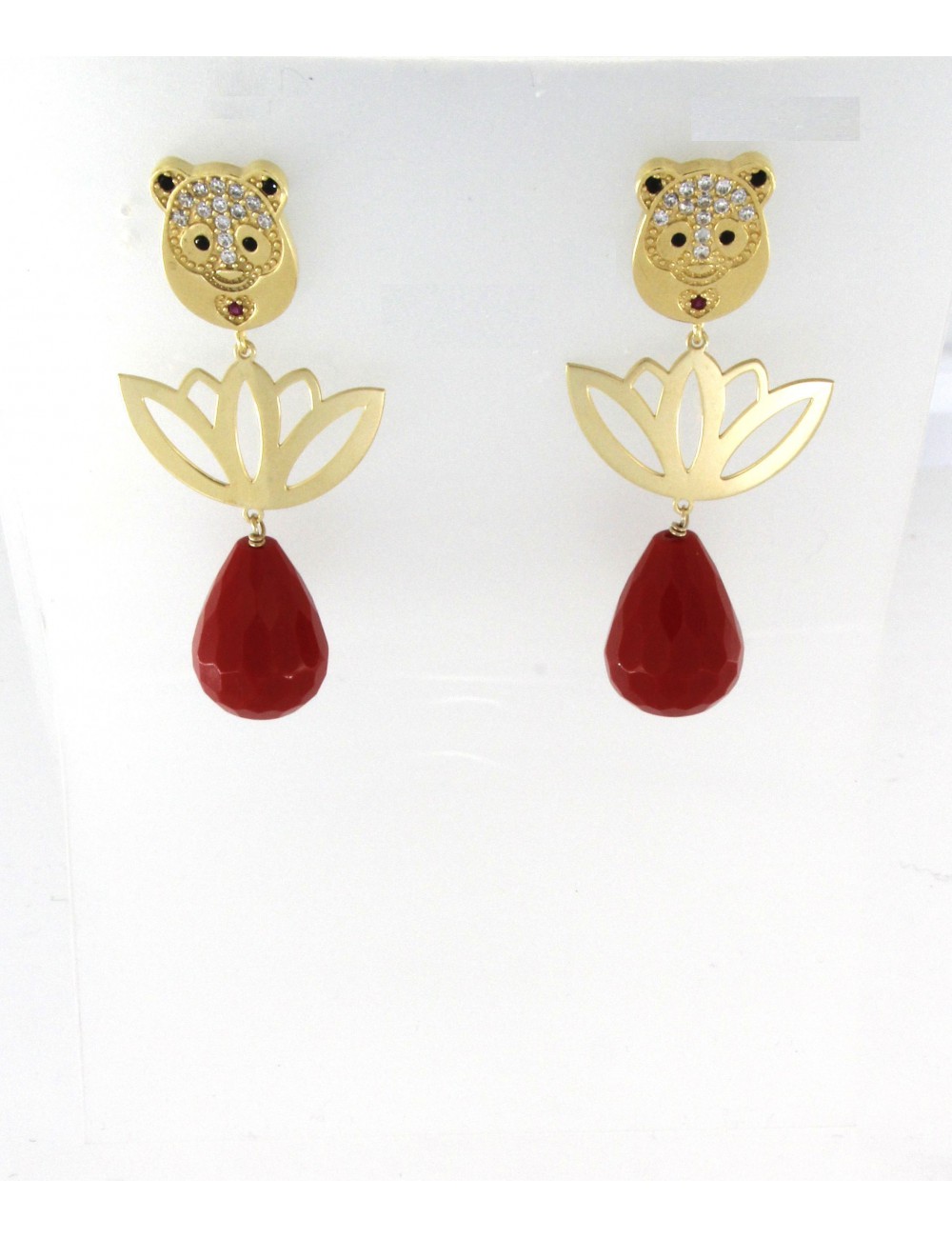 Orecchini corti Linea Panda in argento 925 con zirconi e pasta di corallo Orecchini corti Linea Panda in argento 925 con zirconi e pasta di corallo