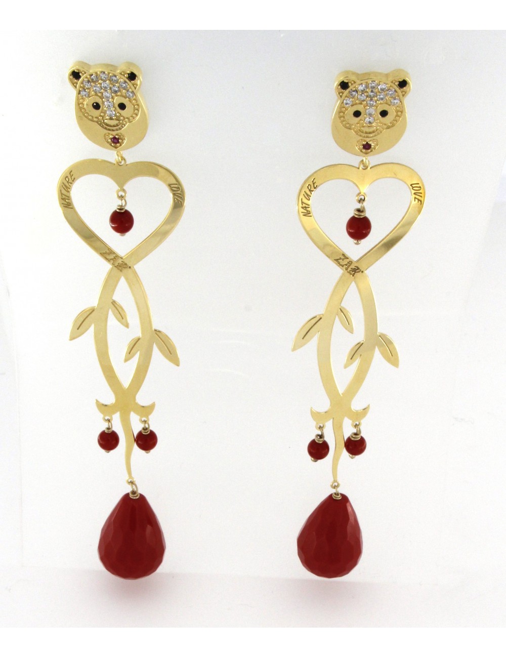 Orecchini lunghi Linea Panda in argento 925 con zirconi e pasta di corallo Orecchini lunghi Linea Panda in argento 925 con zirconi e pasta di corallo